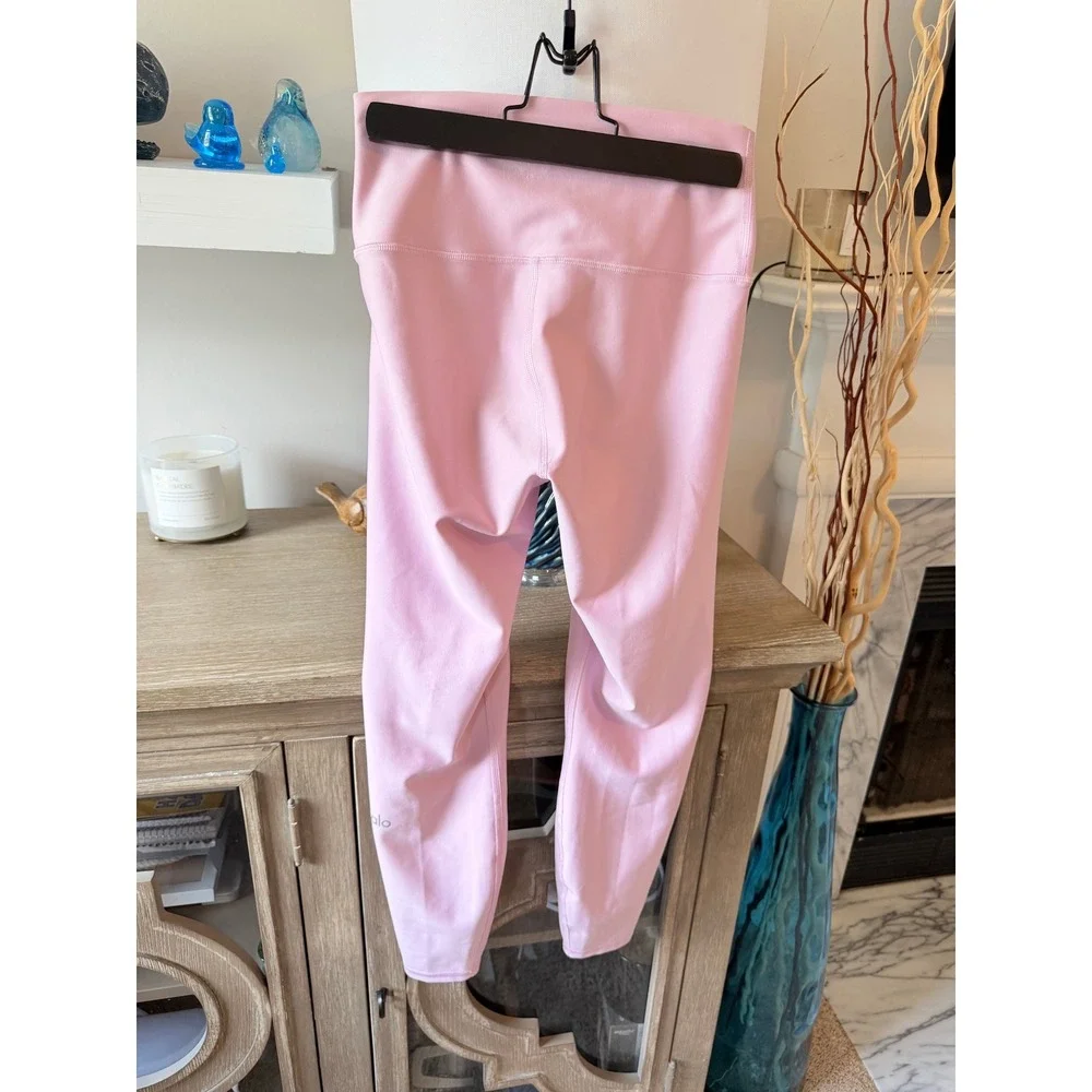 Alo Yoga 7/8 High-Waist Airlift Leggings in a soft pink color Size Small
